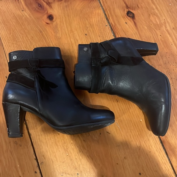 Hush Puppies | Meaghan Bow Almond Toe Boots - Picture 8 of 10